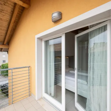 Desiree Aparthotel 3*